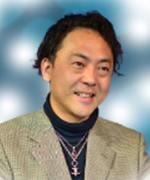 現代の魔術師の異名を持ち、縁結びヒーリングや穏やかな鑑定を行うSHINE先生のイメージ