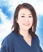 霊感霊視や占術、好評の過去世リーディングを用いて多岐にわたる悩みを紐解く堂園りま先生の鑑定イメージ